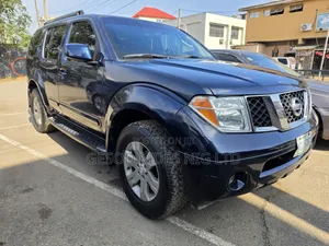 Nissan Pathfinder LE 2005 Blue