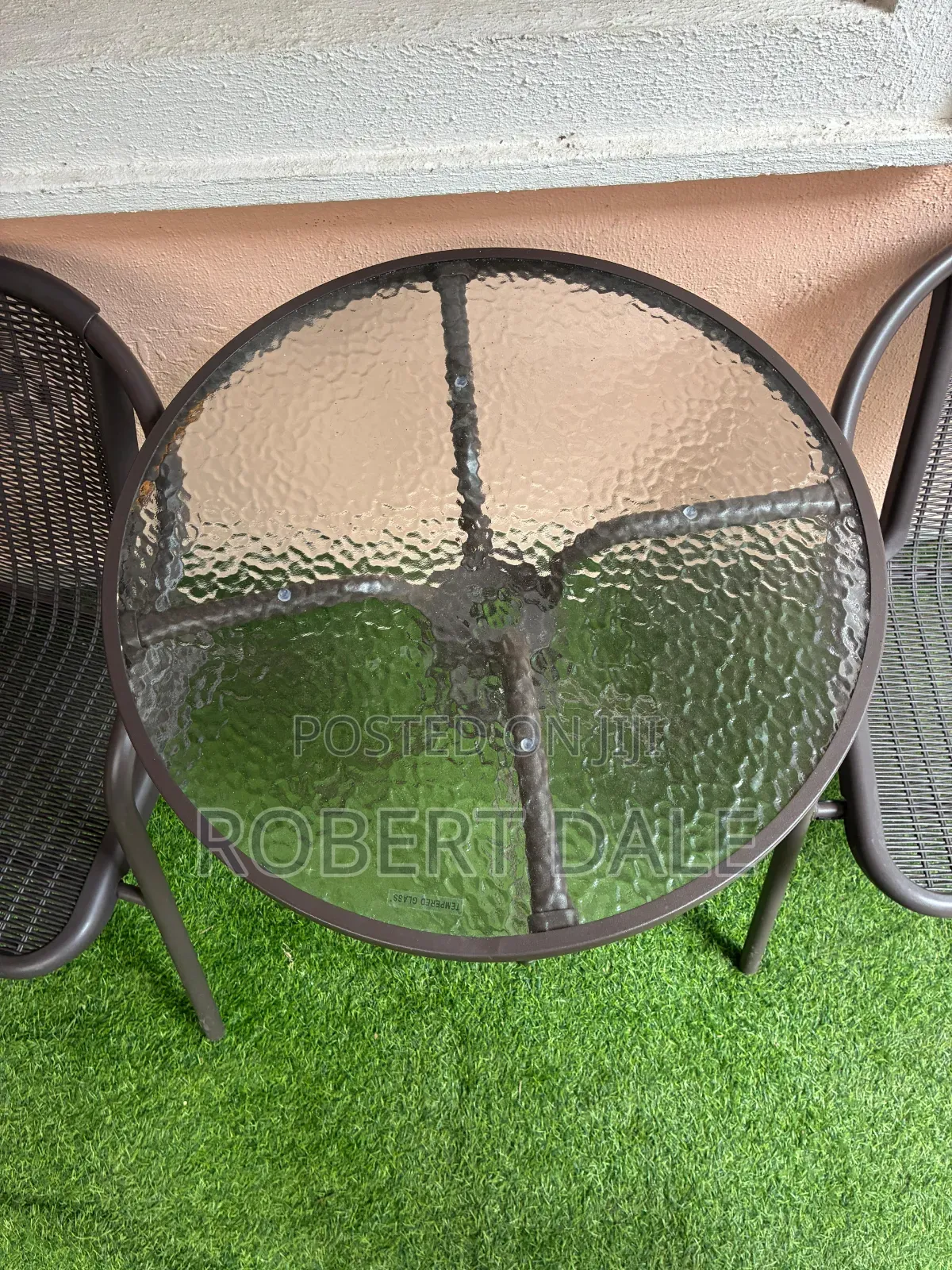 Chairs an Table