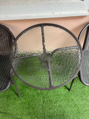 Chairs an Table