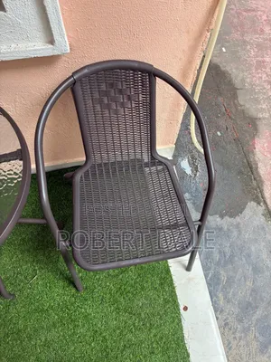 Chairs an Table
