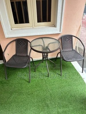 Chairs an Table