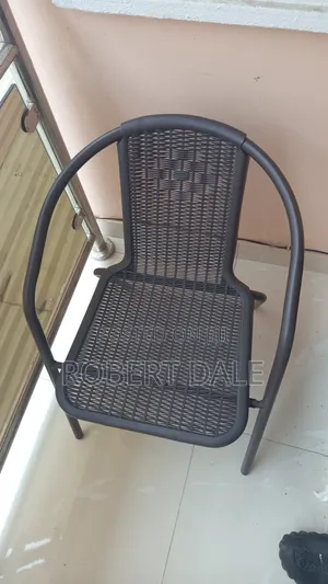 Chairs an Table