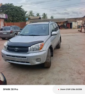 Toyota RAV4 1.8 2005 Silver