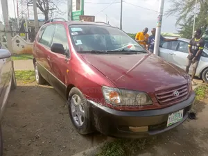 Toyota Picnic 2.0 FWD 2004 Red