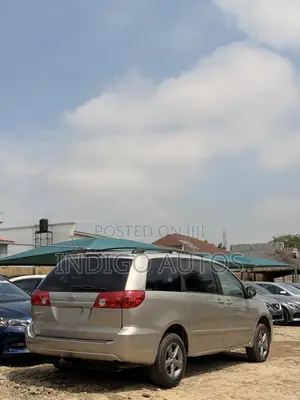 Toyota Sienna 2006 Gold