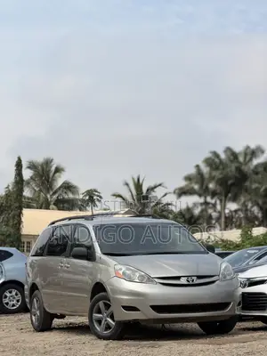 Toyota Sienna 2006 Gold