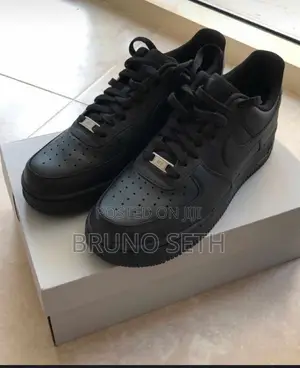 Black Nike Airforce