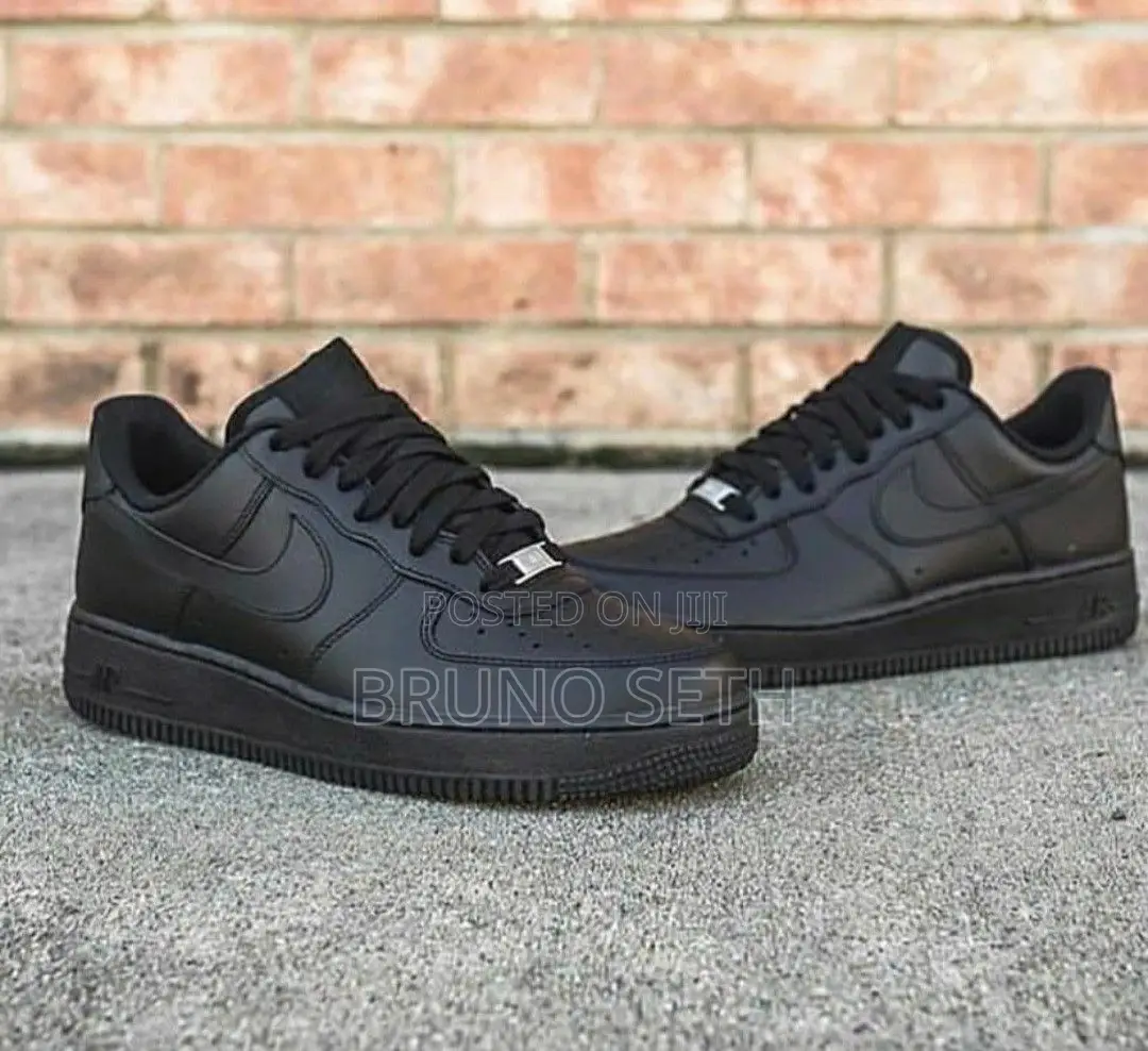 Black Nike Airforce