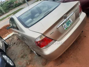Toyota Camry 2005 Gold