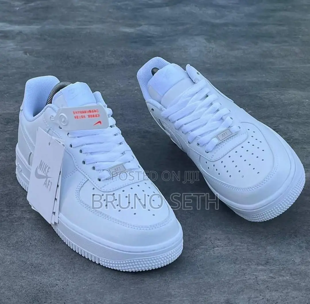 White Nike Airforce 1