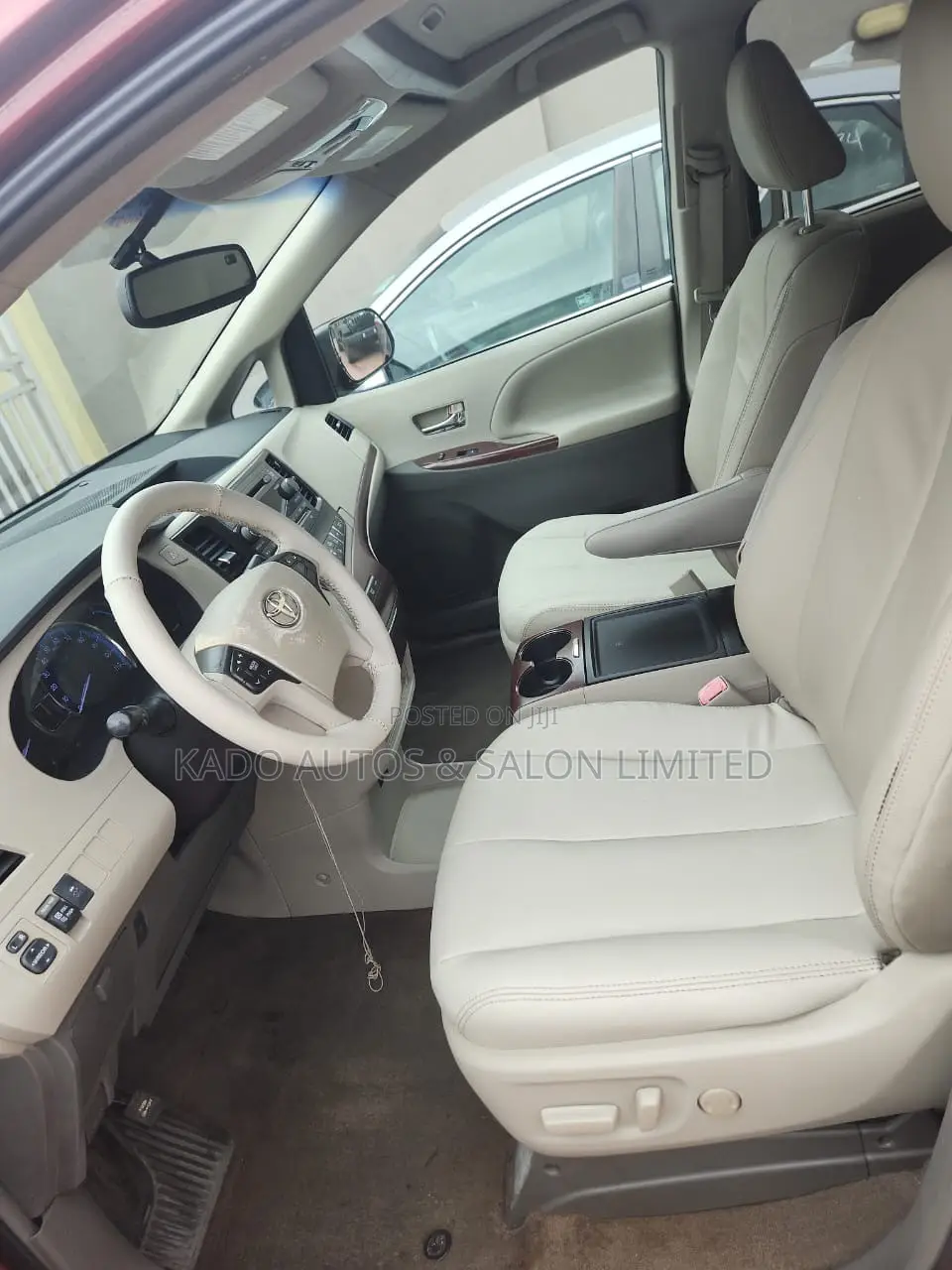 Toyota Sienna 2014 Red