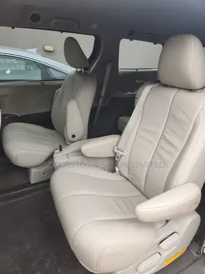 Toyota Sienna 2014 Red