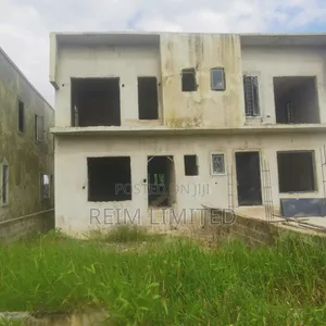 4bdrm Duplex in Maison De Grace, for sale