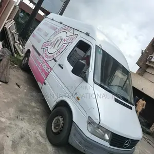 Mercedes-Benz Sprinter 2000 White