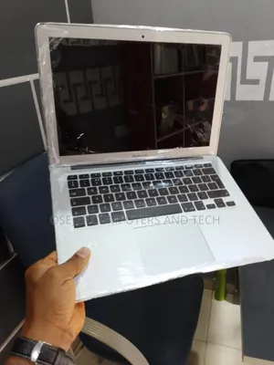 New Laptop Apple MacBook 2017 8GB Intel Core i5 SSD 256GB