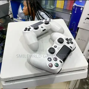 PS4 Slim 500gb 2 Pads Plus Games White
