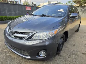 Toyota Corolla LE 4dr Sedan (1.8L 4cyl 4A) 2013 Gray