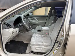 Toyota Camry LE 4dr Sedan (2.5L 4cyl 6A) 2011 Gold