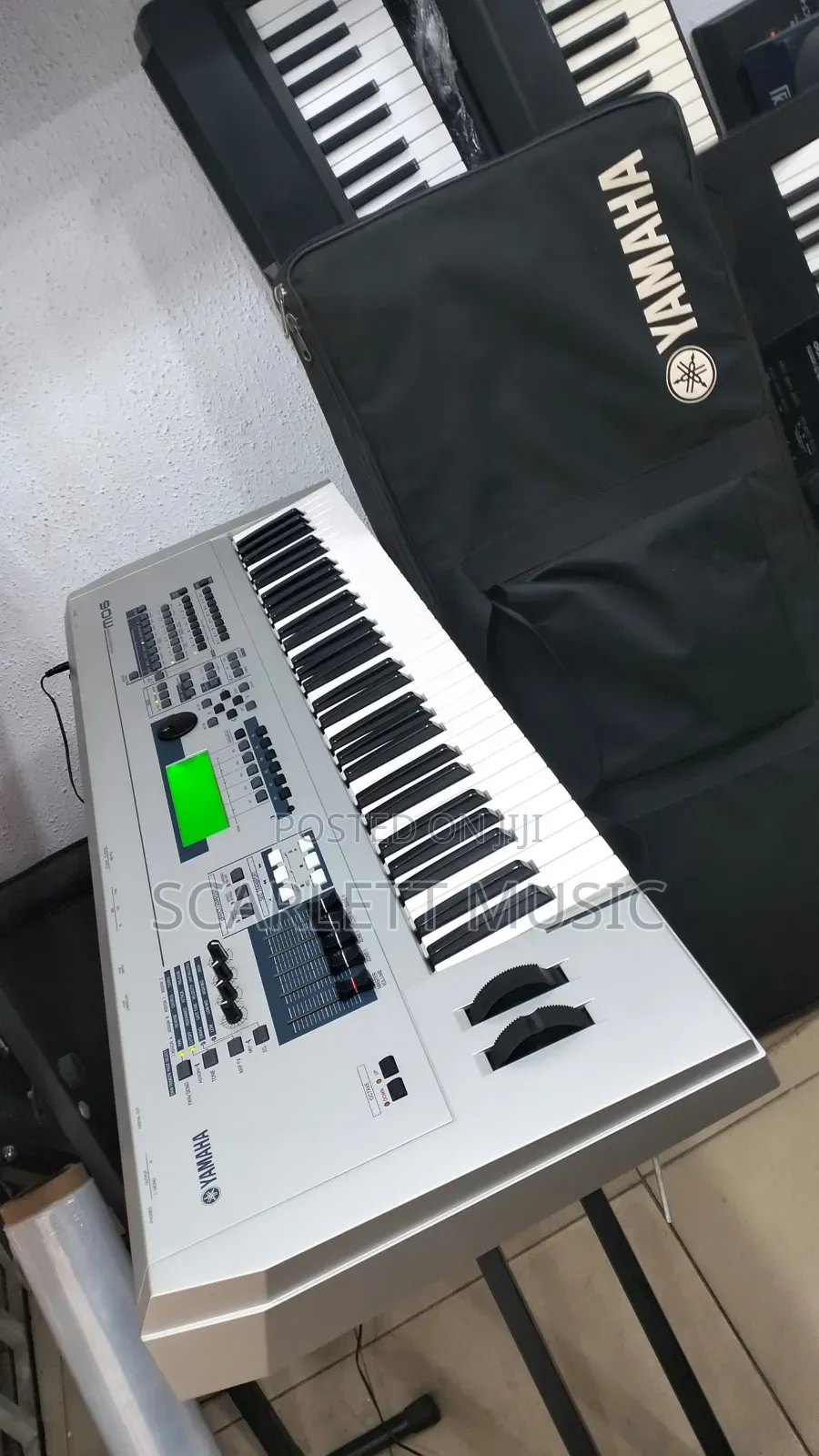 YAMAHA M06 Digital Professional Synthesizer Workstation Keyboard