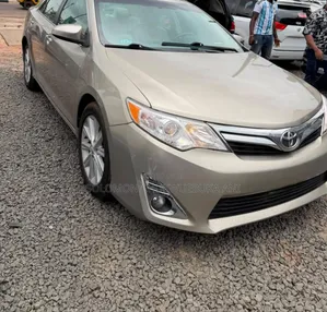 Toyota Camry XLE 4dr Sedan (3.5L 6cyl 6A) 2014 Ivory