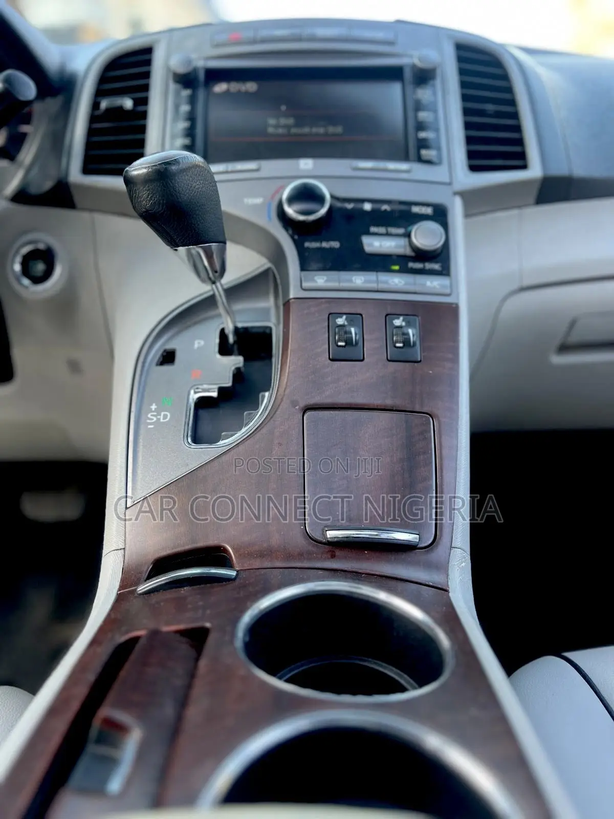 Toyota Venza AWD 2010 Silver