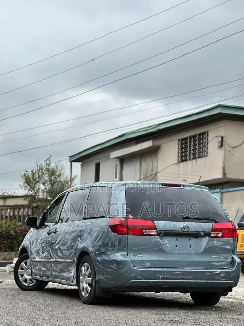 Toyota Sienna 2005 Blue