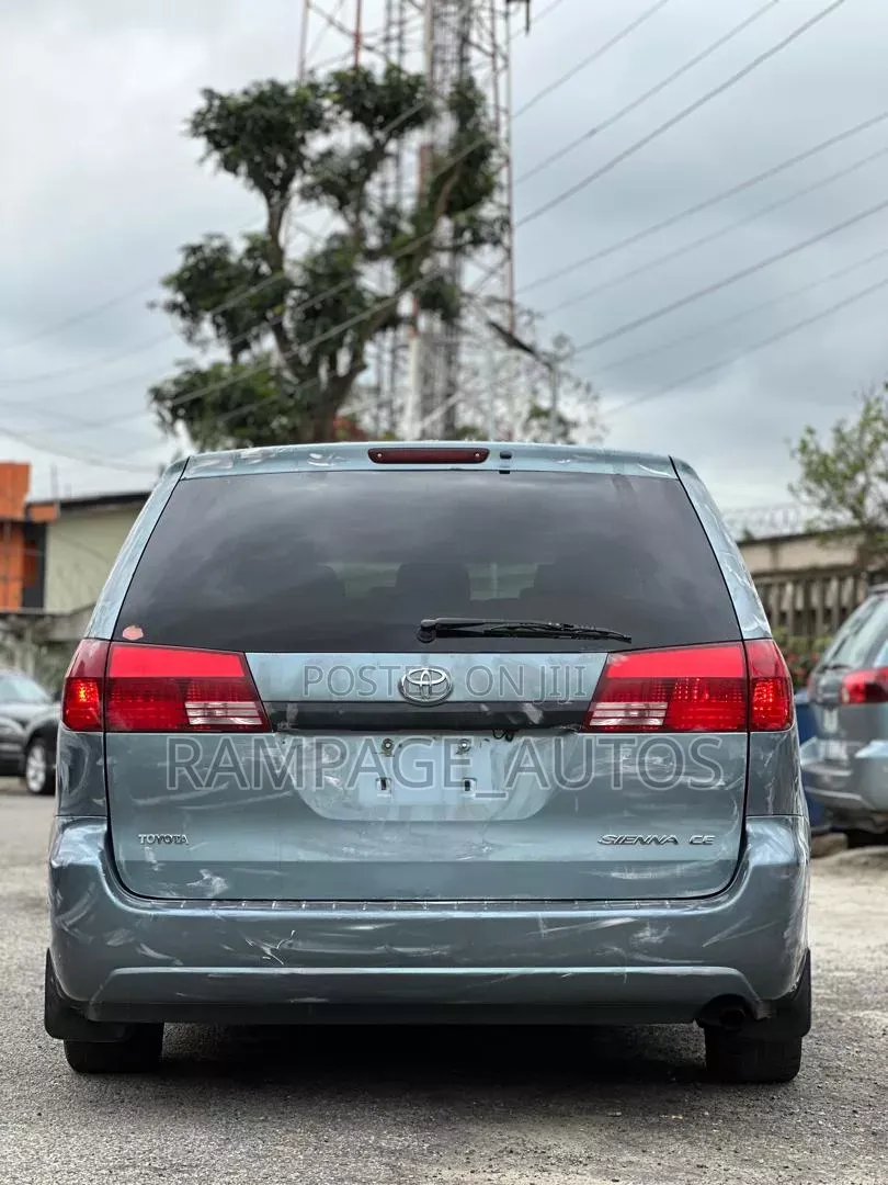 Toyota Sienna 2005 Blue
