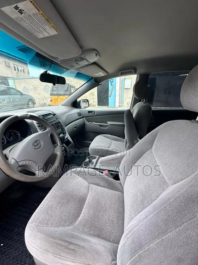 Toyota Sienna 2005 Blue
