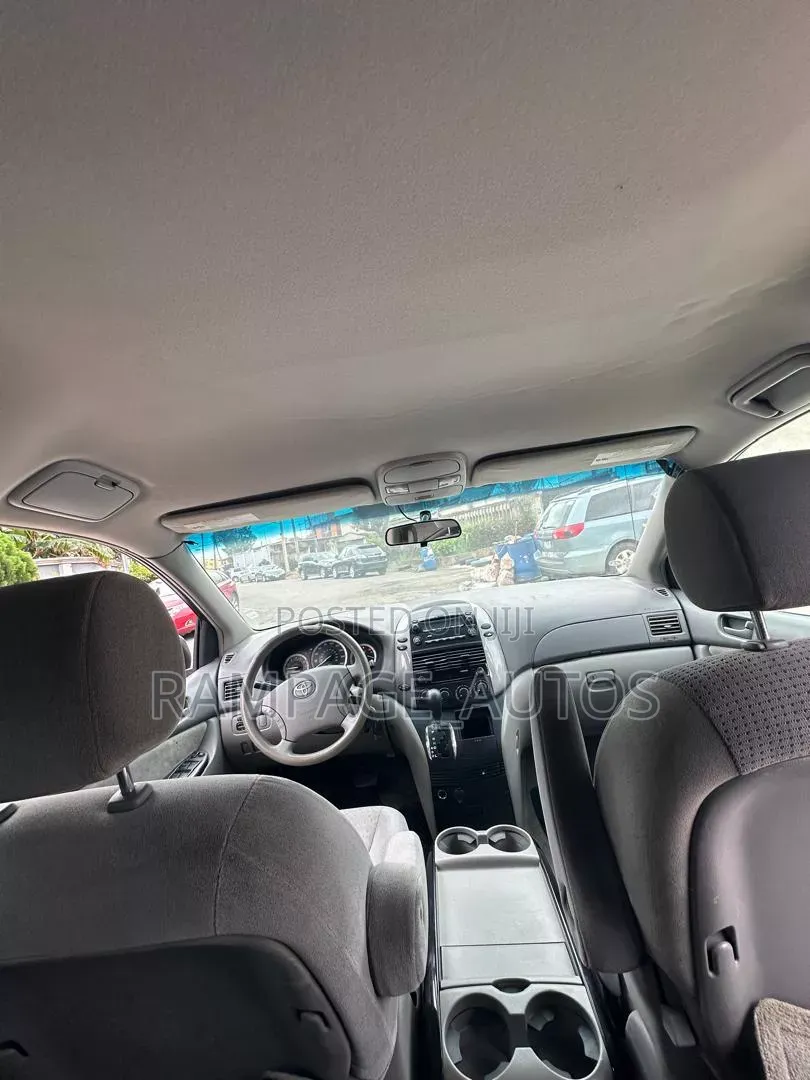 Toyota Sienna 2005 Blue