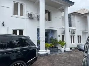 10bdrm House in Lekki Phase 1 for sale