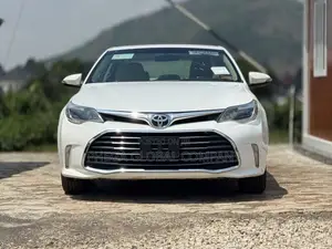 Toyota Avalon XLE FWDSedan (3.6L 6cyl 6A) 2016 White