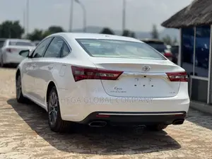 Toyota Avalon XLE FWDSedan (3.6L 6cyl 6A) 2016 White