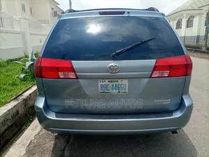 Toyota Sienna 2005 Blue
