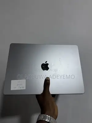 Laptop Apple MacBook Air 2024 M3 16GB Apple M3 SSD 512GB