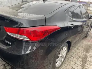 Hyundai Elantra Limited Sedan FWD (1.8L 4cyl 6A) 2013 Black