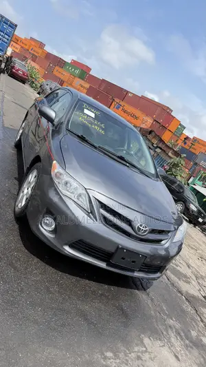 Toyota Corolla LE 4dr Sedan (1.8L 4cyl 4A) 2011 Gray
