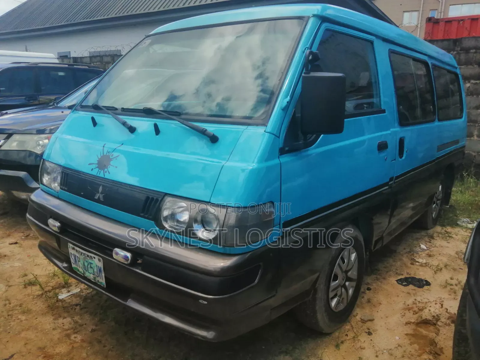 Mitsubishi L300 2002 Blue