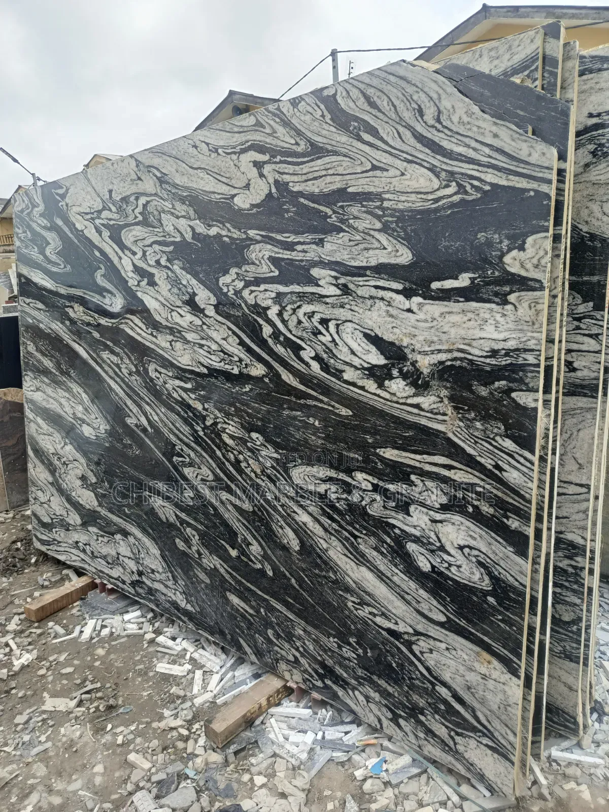Marble Slabs for Steps and Kitchen Cabinets and Countertops