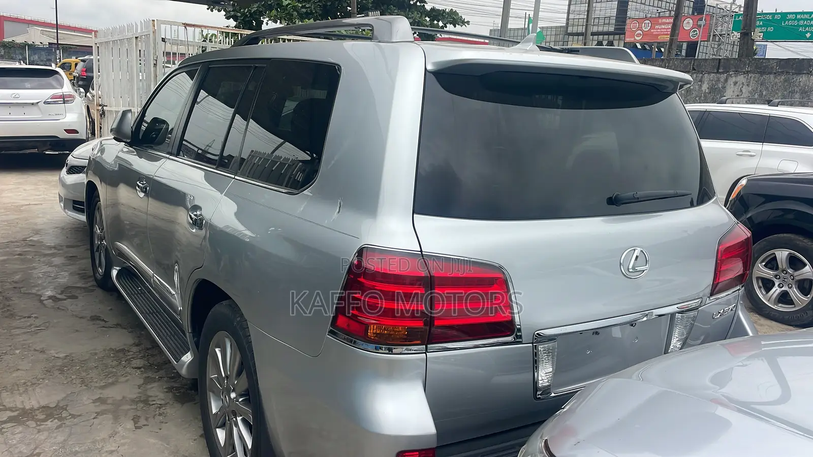 Lexus LX 570 2011 Silver