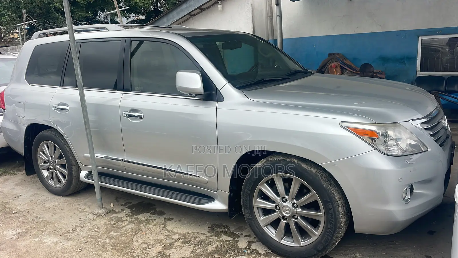 Lexus LX 570 2011 Silver