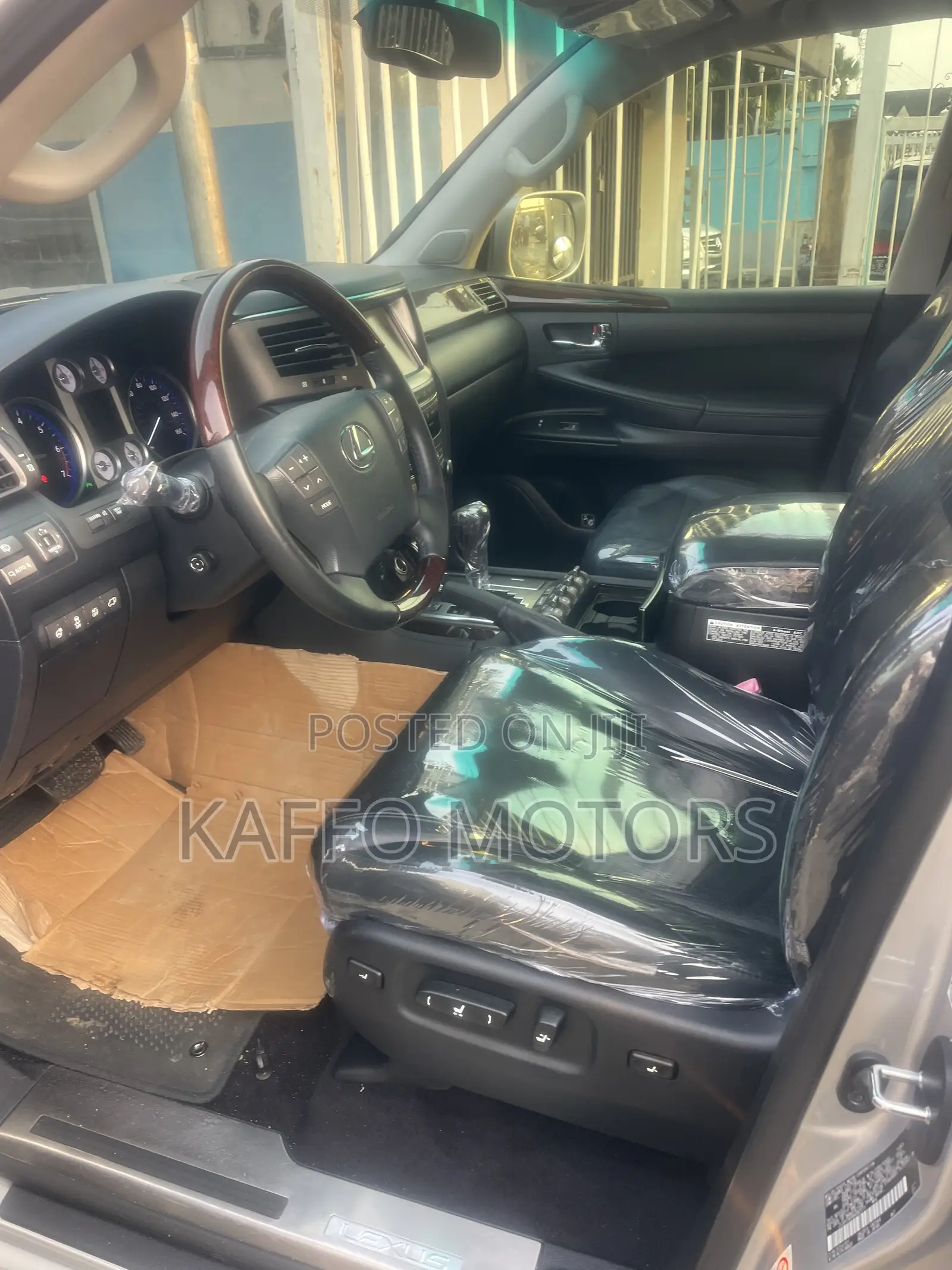 Lexus LX 570 2011 Silver
