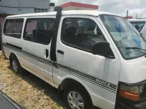 Toyota HiAce 2002 White