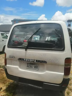 Toyota HiAce 2002 White