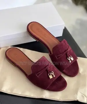 Lolopiama Slippers Comes With Branded Box