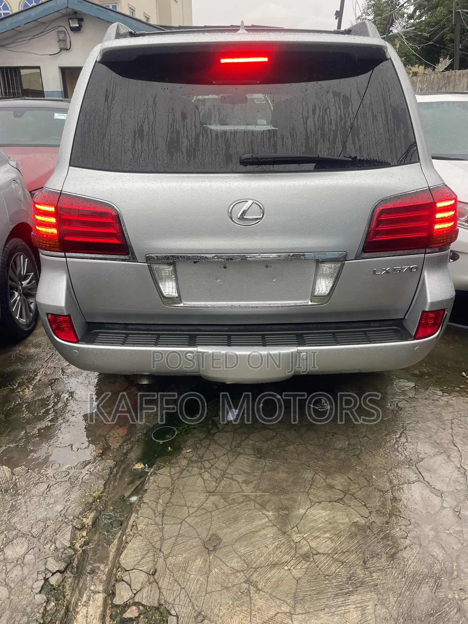 Lexus LX 570 2011 Silver