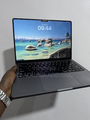 Laptop Apple MacBook Pro 2021 M1 16GB Apple M1 Pro SSD 512GB