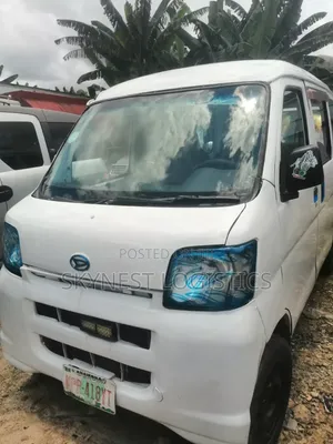 Bus 2007 White