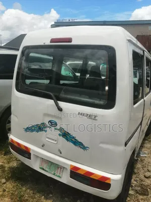 Bus 2007 White