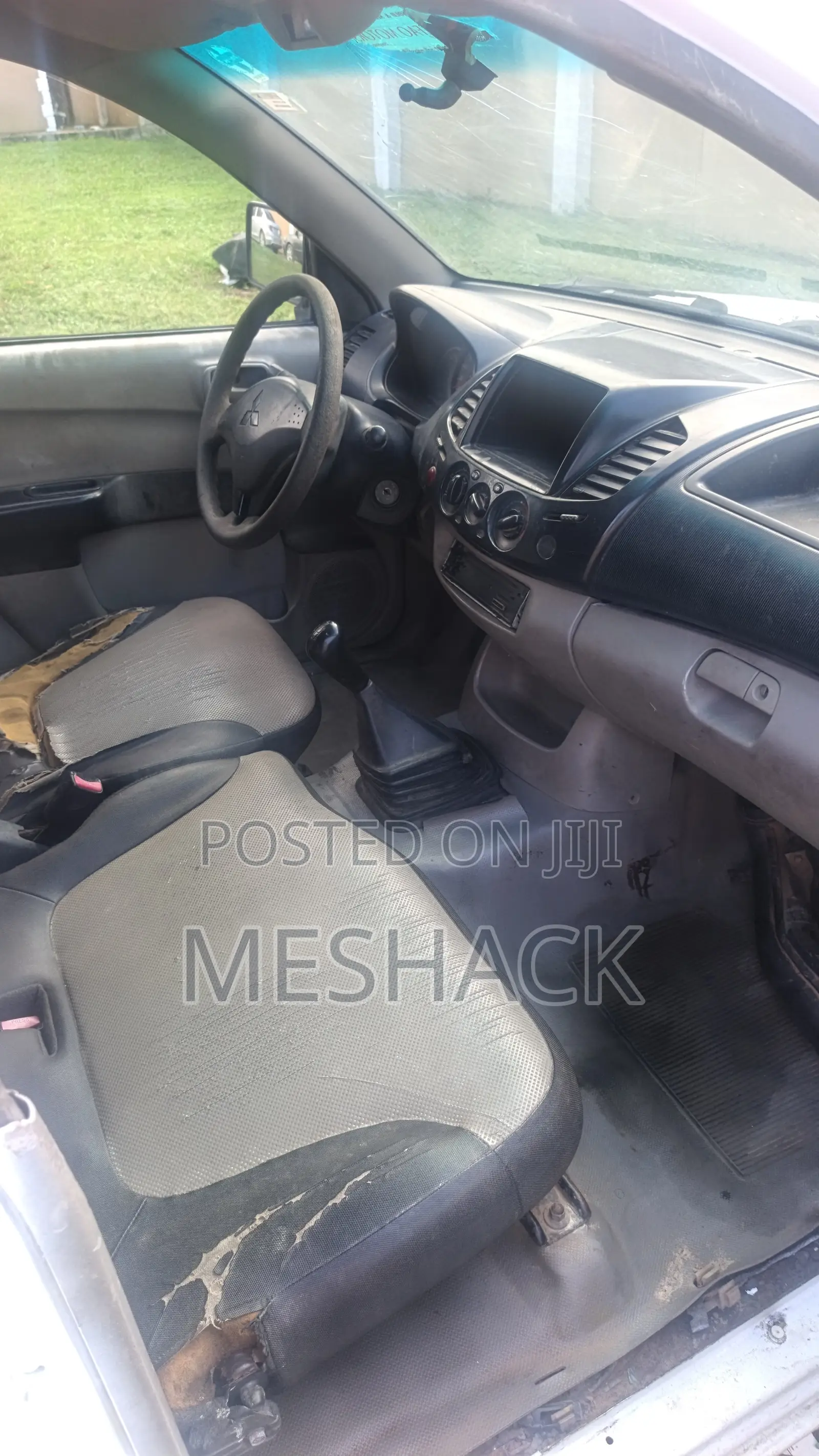 Mitsubishi L200 2012 White