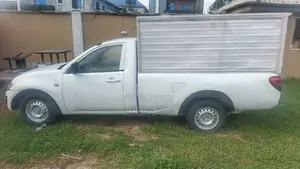 Mitsubishi L200 2012 White